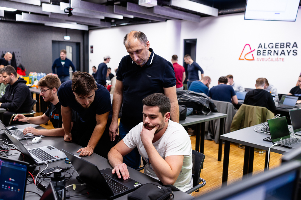 Hacking night 2025.10.17 small-1638