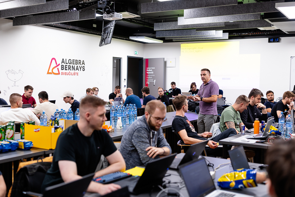 Hacking night 2025.10.17 small-1676